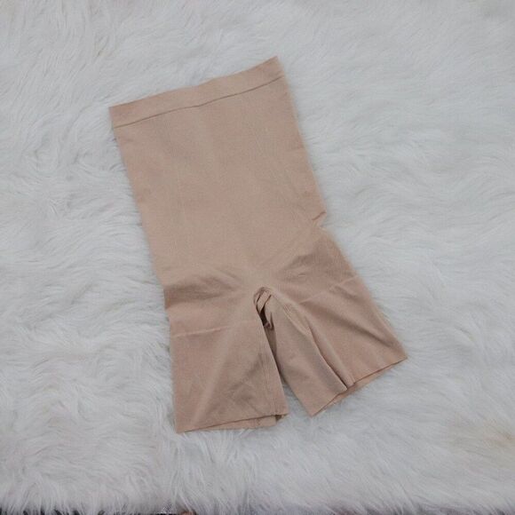 Spanx | High Waisted Mid Thigh Seamless Shorts Small - Picture 1 of 5